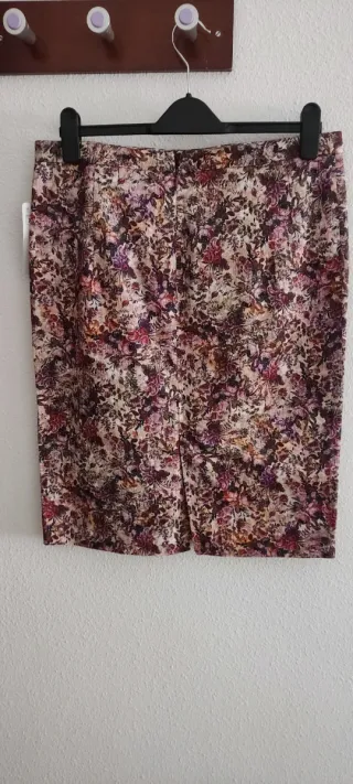 Falda Zara Flores Talla XL