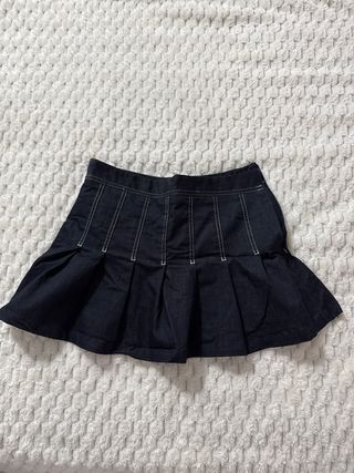 Falda vaquera corta plisada