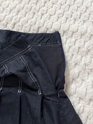 Falda vaquera corta plisada