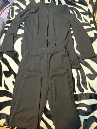 Traje elegante mujer negro