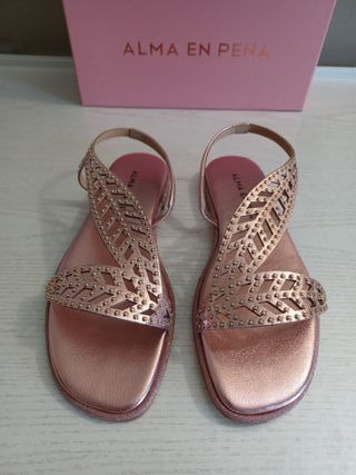 Sandalias Alma en Pena Talla 38 Doradas Rosadas