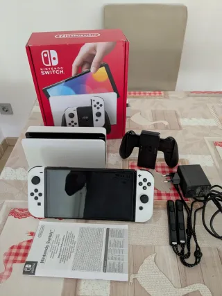 Nintendo Switch OLED Bianca