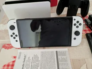Nintendo Switch OLED Bianca