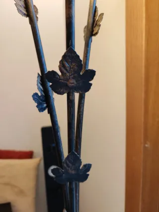 Lámpara de pie de metal y cristal