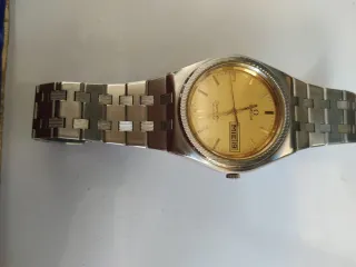 Reloj Omega Seamaster Quartz Dorado