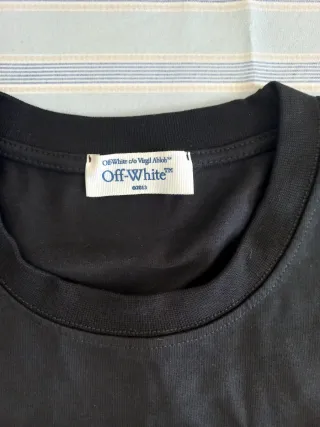 Camiseta Off-White Negra con Logo Multicolor