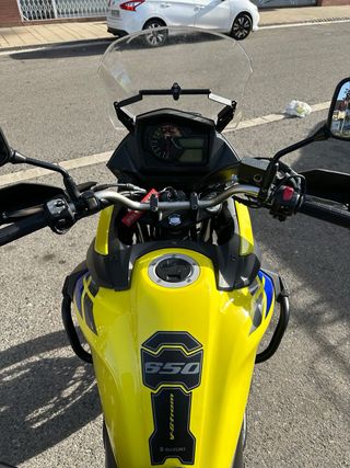 Suzuki V-Strom 650 XT 2023 9850km Amarilla