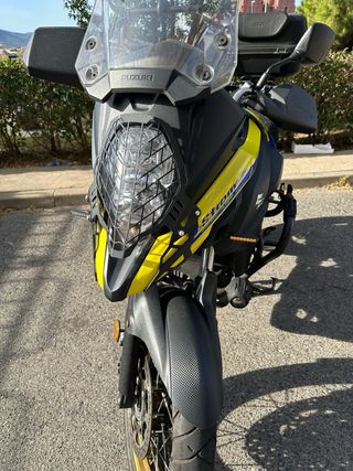 Suzuki V-Strom 650 XT 2023 9850km Amarilla