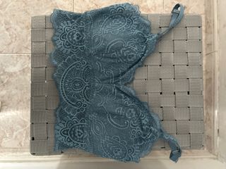 2 Tops Hollister Color Teal