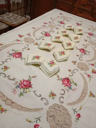 Mantelería Bordada a Mano Punto de Cruz rosasaaa
