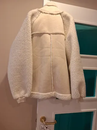 Cazadora beige y blanca mujer