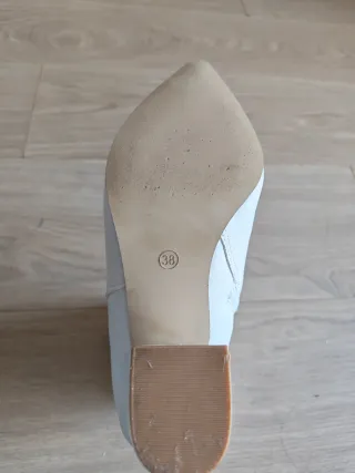 Botas brancas tam 38 salto 8cm