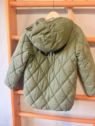 Abrigo acolchado verde 122-128 cm