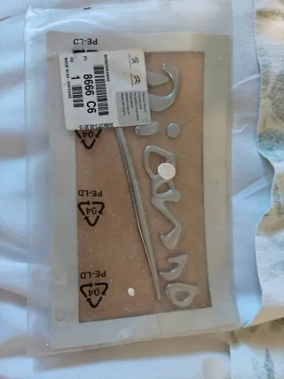 Emblema C3 Picasso Peugeot Citroen 8666 C6