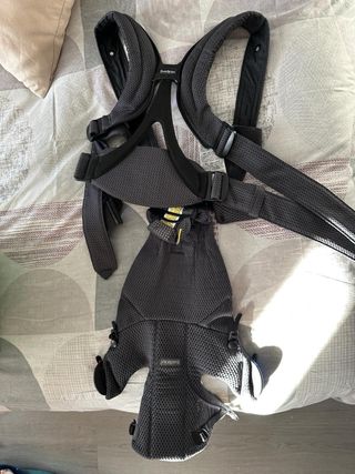Mochila y funda BabyBjörn para portabebés