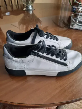 Zapatillas Bershka blancas y negras