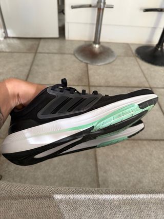 Zapatillas Adidas Negras y Verdes