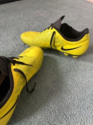 Botas de fútbol Nike amarillas