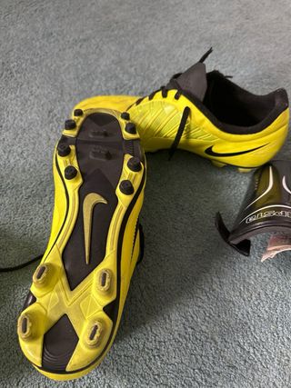 Botas de fútbol Nike amarillas