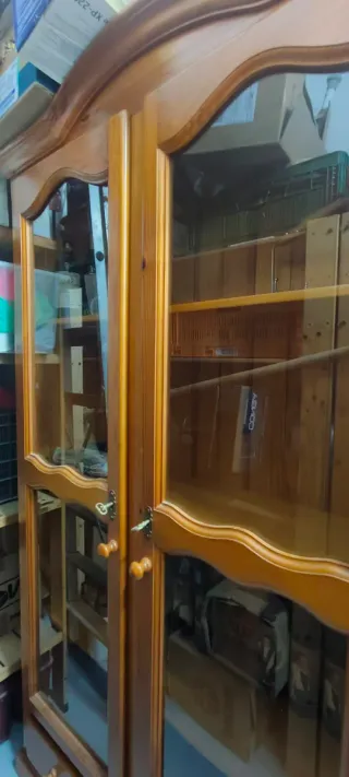 Armario cocina de madera maciza y cristal