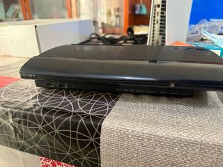 PS3 Super slim + 2 mandos + 2 juegos