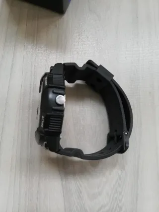 Reloj Casio MCW-200H para reparar.