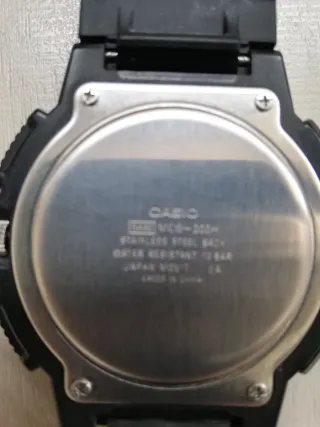 Reloj Casio MCW-200H para reparar.