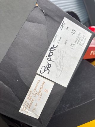 Zapatos de piel de serpiente marrones