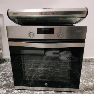 150€ Campana extractora Teka y horno balay. Solo