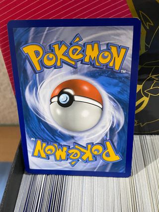 Caja llena de cartas pokémon ORIGINALES repetidas