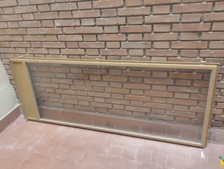 Puerta de cristal con marco