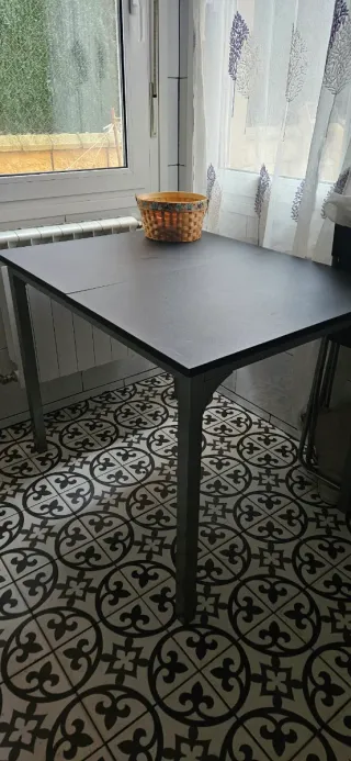 Mesa extensible negra y gris