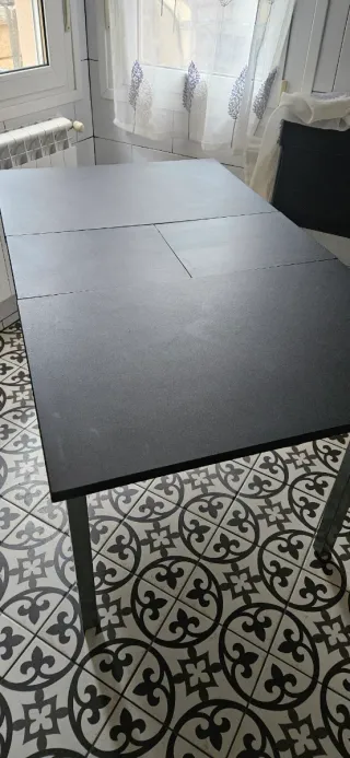 Mesa extensible negra y gris