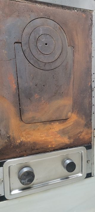 Cocina económica blanca y plateada