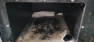 Cocina económica blanca y plateada