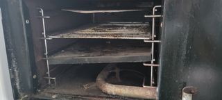 Cocina económica blanca y plateada