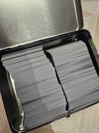 Lote Bulk  1000 cartas + maletin metálico Pokémon
