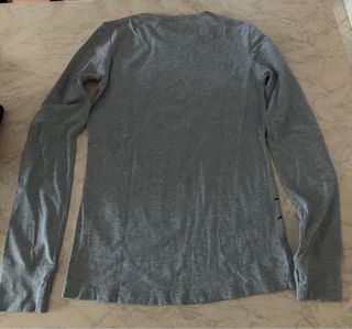 Maglia grigia a manica lunga creativa per donna