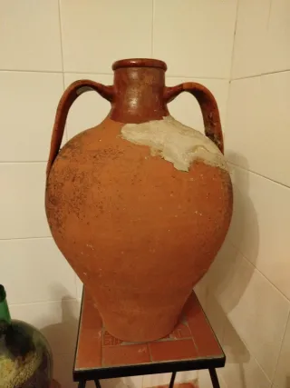Cántaro de barro antiguo