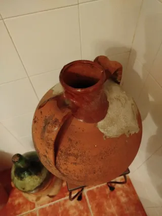 Cántaro de barro antiguo