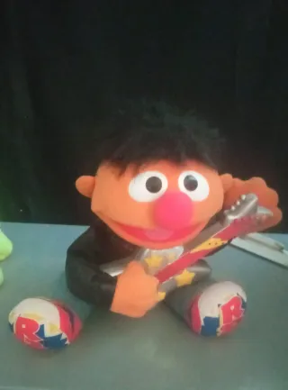 Muñeco Epi Rockero con Guitarra