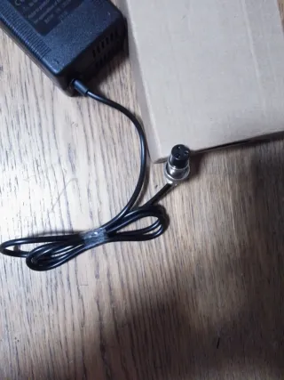 Cargador Li-ion 54.6V 2A