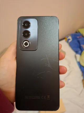 Motorola Neo 30 e OPPO A80 Nero