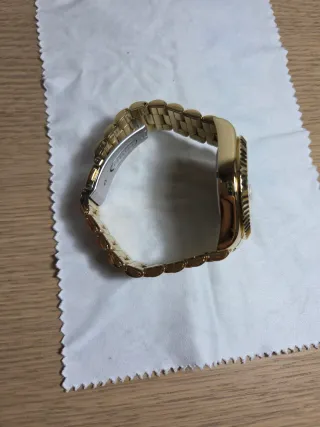 Orologio Lotus Freedom oro con quadrante nero