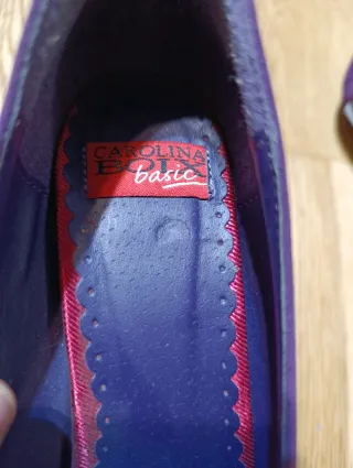 Zapatos de tacón morados de ante