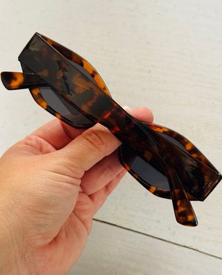 Gafas de sol ovaladas doradas y marrones