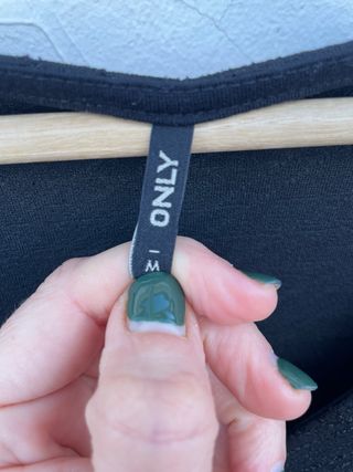 Vestido negro Only escote pico manga larga