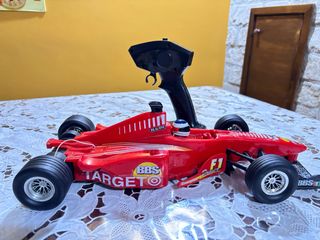 Macchina da corsa rossa telecomandata