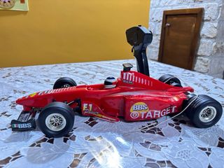 Macchina da corsa rossa telecomandata