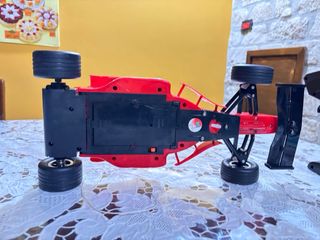 Macchina da corsa rossa telecomandata
